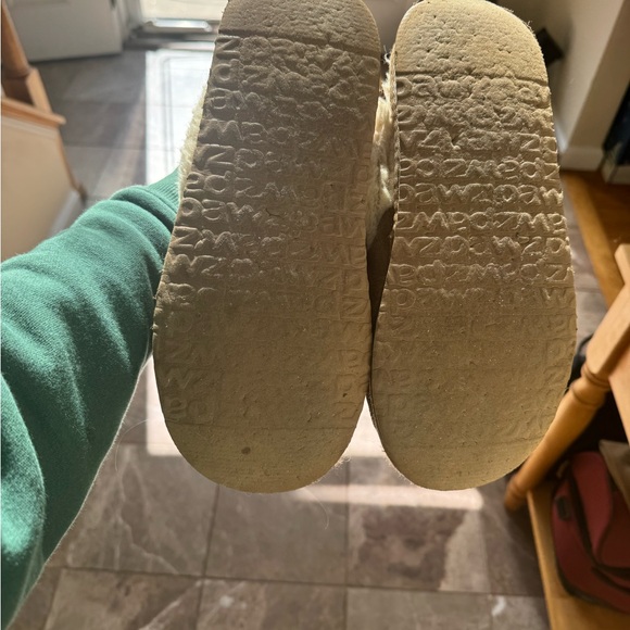 Bear Paw Loki II Cozy Tan Slippers with Cream Lining - Picture 5 of 6